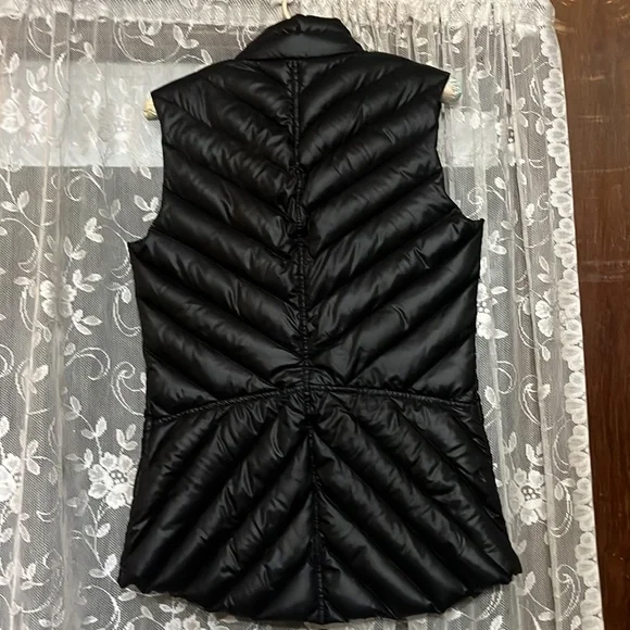 Besty Johnson size small black vest used only once no rips no stains perfect ! - Picture 5 of 5